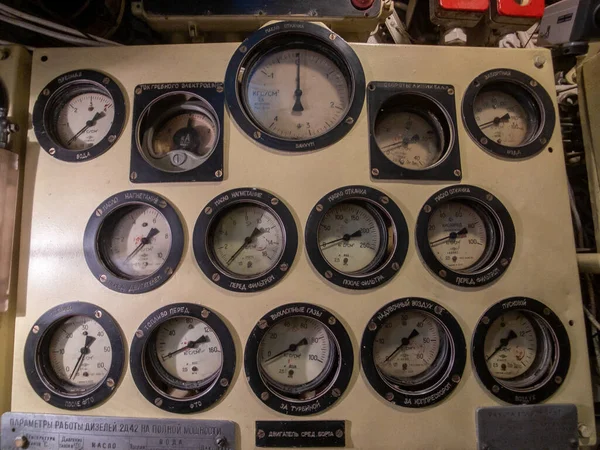 Interior de um velho submarino — Fotografia de Stock