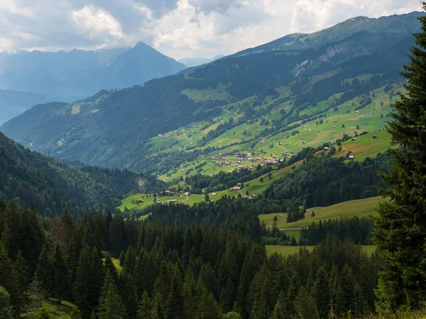 여름 시간 대 스위스의 만 원 풍경 — 스톡 사진