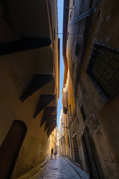 Calle estrecha del centro histórico de Florencia, Ital — Foto de Stock