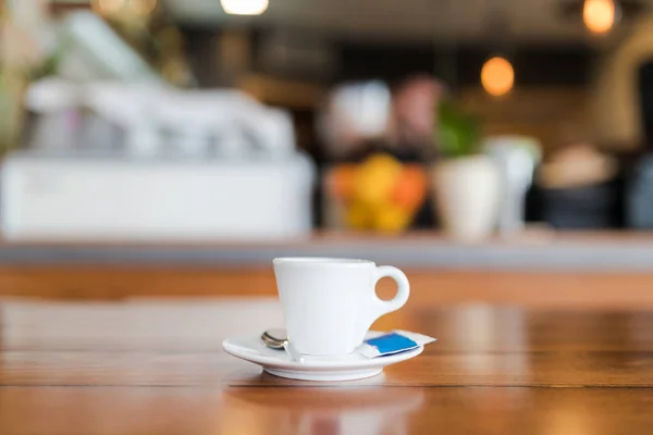 Bir tabakta espresso fincan