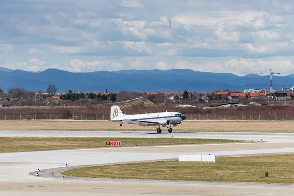 Breitling Douglas Dc-3'te Zagreb Havalimanı 's dünya turu sırasında.