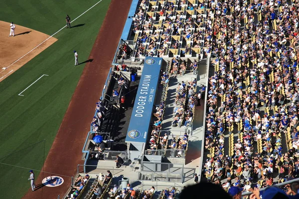 ドジャー スタジアム ロサンゼルス ドジャース ロサンゼルス ニューヨーク メッツ カリフォルニア州ロサンゼルスで 2012 日で晴れた日の野球の試合中にドジャー — ストック写真