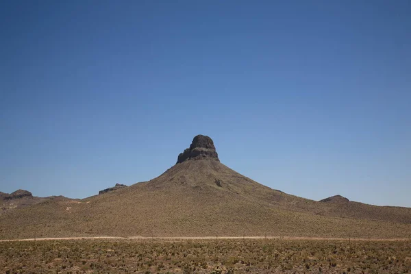 Montanha Remota Paisagem Sudoeste Americano Com Plantas Deserto — Fotografia de Stock
