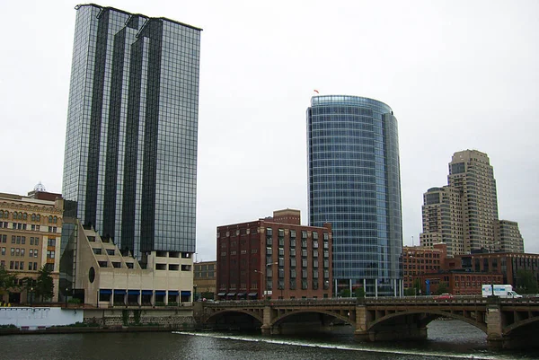 Grand Rapids Michigan October Buildings Banks Grand River October 2009 — Stock Photo, Image