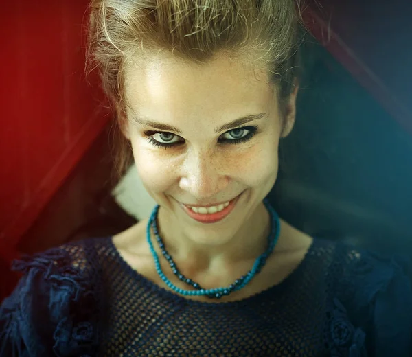 Portrait of natural happy smiling woman — Stock Photo, Image