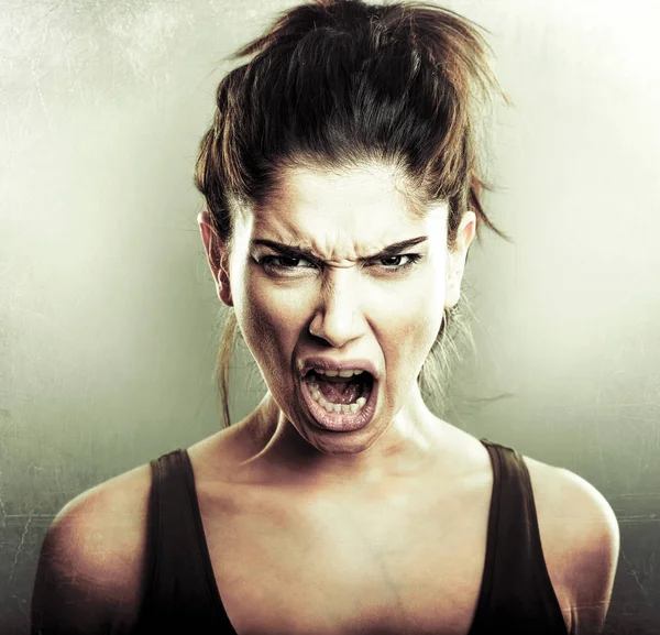 Rostro de furiosa loca furiosa mujer — Foto de Stock