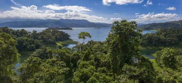 Panoramic view of beautiful Lake Arenal, Costa Rica. — Stock Photo, Image