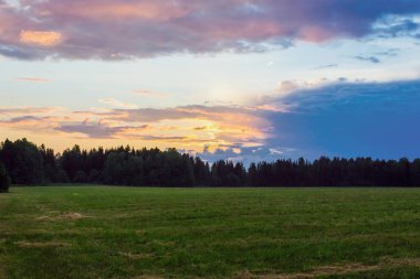 Bulutlarda gün doğumu