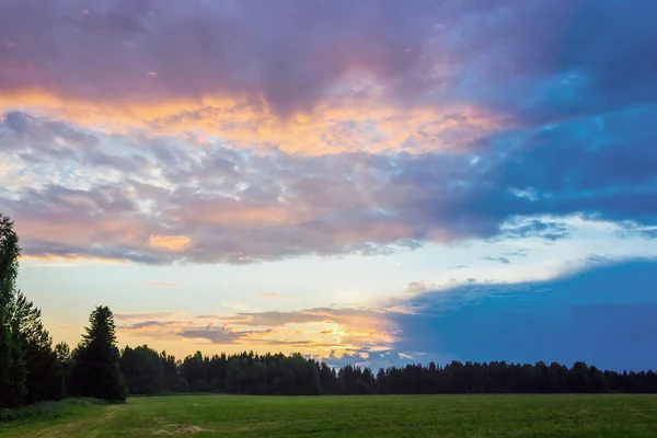 Lever de soleil dans les nuages — Photo