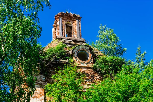 老损毁的教堂 — 图库照片
