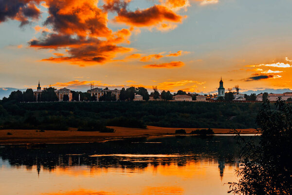 Город на закате
