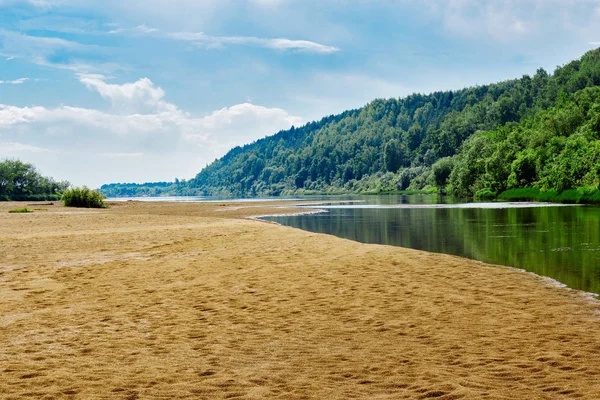 Flussstrand im Sommer — Stockfoto