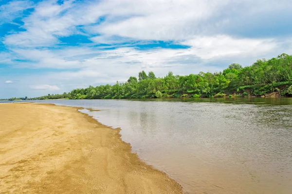 Παραλία River στο καλοκαίρι — Φωτογραφία Αρχείου