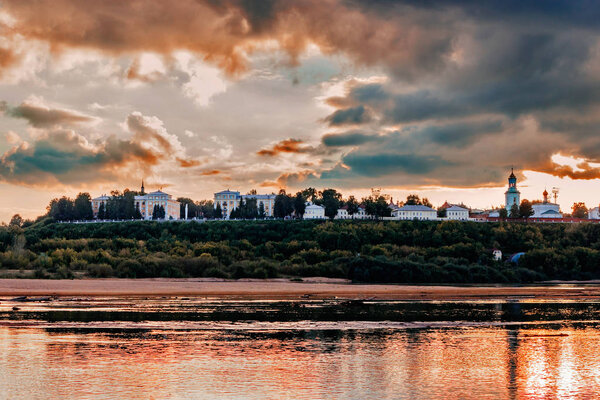 Город на закате
