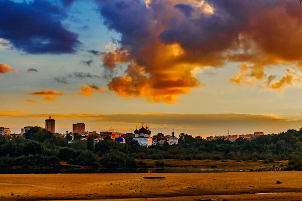 Город на закате
