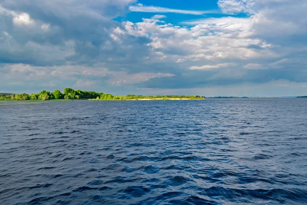 Fiume volga paesaggio — Foto Stock