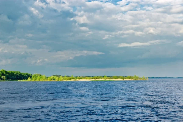 Fiume volga paesaggio — Foto Stock