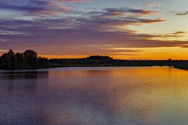 Étang au coucher du soleil — Photo