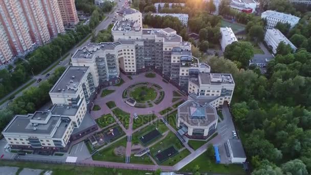 Vista de un edificio moderno — Vídeos de Stock