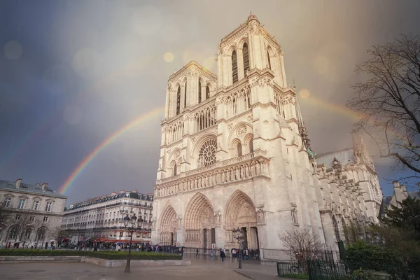 Podwójna tęcza nad Notre-Dame — Zdjęcie stockowe