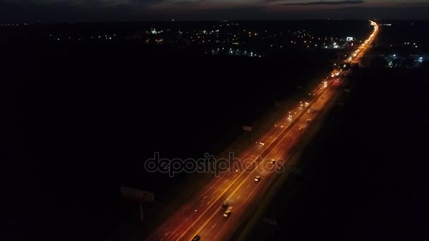 Por encima de la autopista por la noche . — Vídeos de Stock