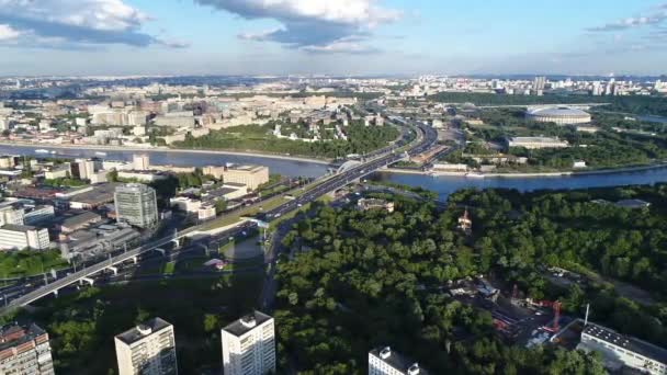 Vista dall'alto sulla città e sul fiume Moskva — Video Stock