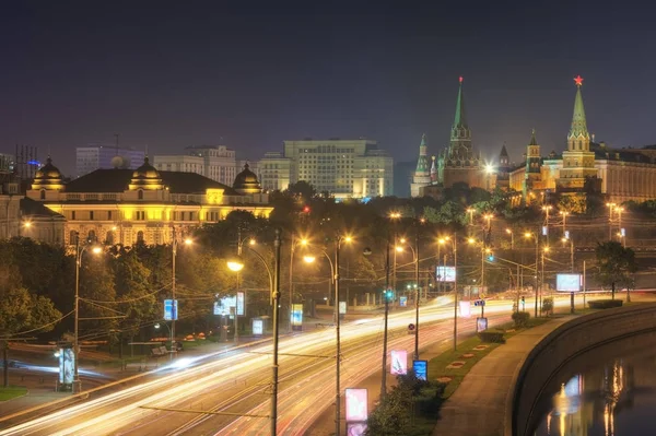 Pohled na Kreml a Prechistenskaya nábřeží — Stock fotografie