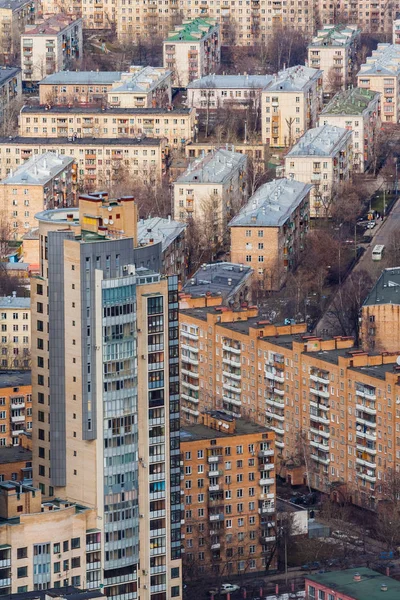 Utsikt över staden från en höjd — Stockfoto