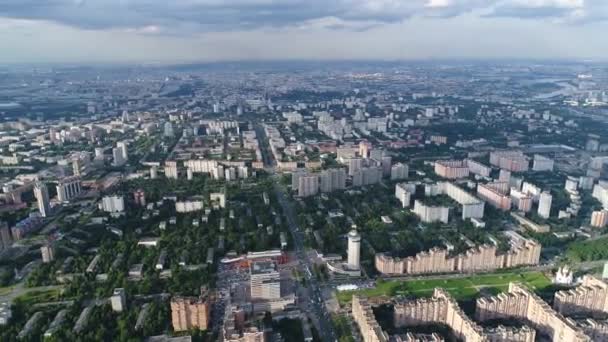 Uitzicht op Moskou vanuit de lucht in de zomer — Stockvideo
