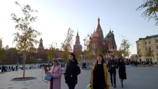 Widok na moskiewski Kreml z Zaryadye Park — Wideo stockowe