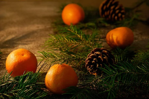 Adorno Decorativo Navidad Con Mandarina Abeto Conos — Foto de Stock