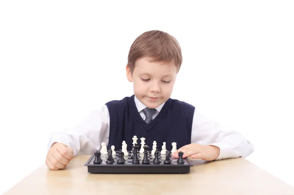 Chico jugando ajedrez — Foto de Stock