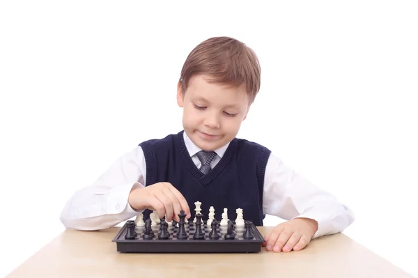 Garçon jouer aux échecs — Photo