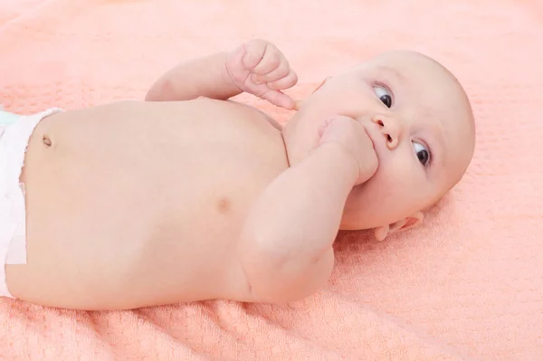 Schattige kleine baby — Stockfoto