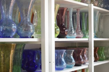 Cam vazo içinde bir dükkan