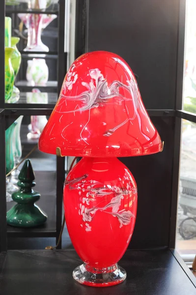 Lampe en verre rouge — Photo