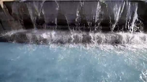 公园墙壁上的瀑布 — 图库视频影像