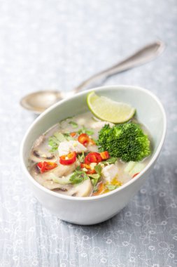 Tay Tom Kha Gai çorbası. 