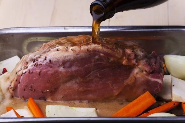 Pouring Beer Roasted Pork — Stock Photo, Image