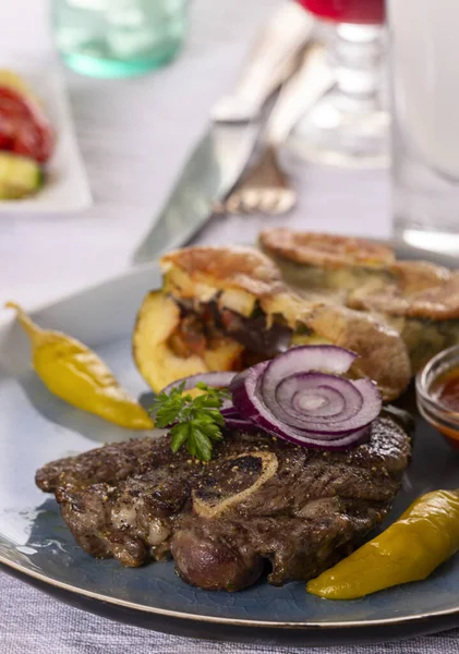 Viande Agneau Grillée Dans Une Assiette — Photo