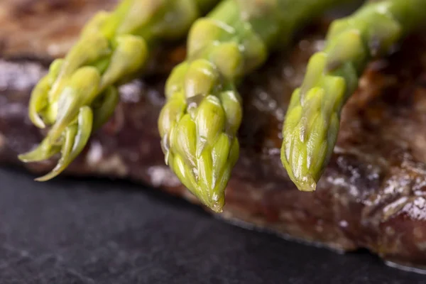 Green Asparagus Steak — Stock Photo, Image