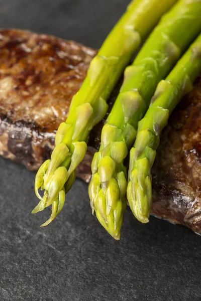 Green Asparagus Steak — Stock Photo, Image