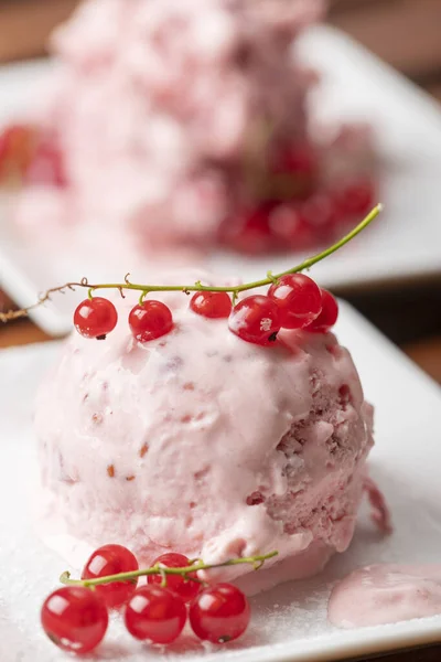 Closeup Currant Ice Cream Plate — Stock Photo, Image