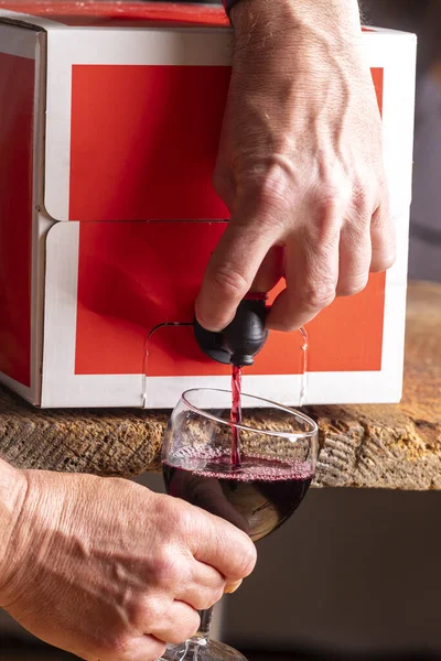 Pouring Red Wine Box — Stock Photo, Image
