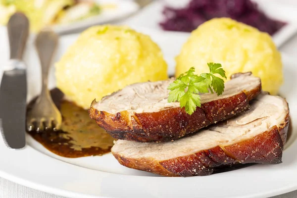 Bayerischer Schweinebraten Mit Knödeln — Stockfoto