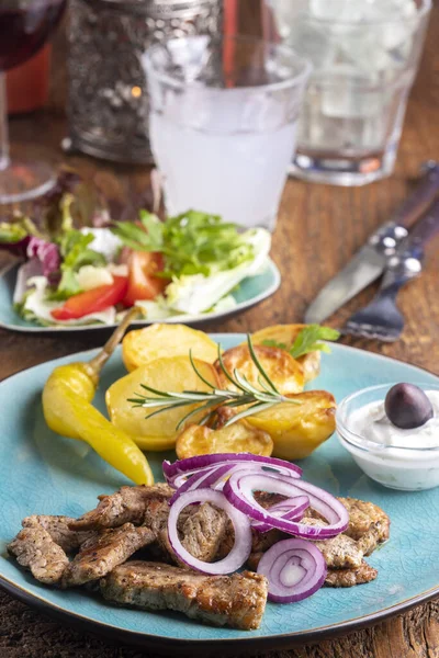 Greek Gyros Salad Ouzo — Stock Photo, Image