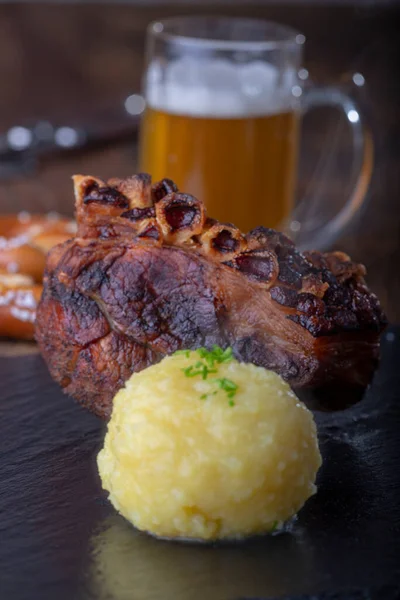 Bayerischer Schweinebraten Mit Knödeln — Stockfoto