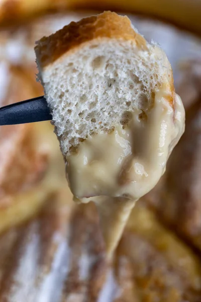 Swiss Cheese Fondue Bread — Stock Photo, Image