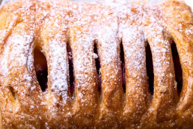 Şekerli vişneli pasta.