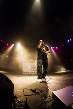 Boise, Idaho/Usa - 2 Aralık 2016: Illest*Lyricists, Boise'deki örgü fabrikasında canlı performans sergiliyor